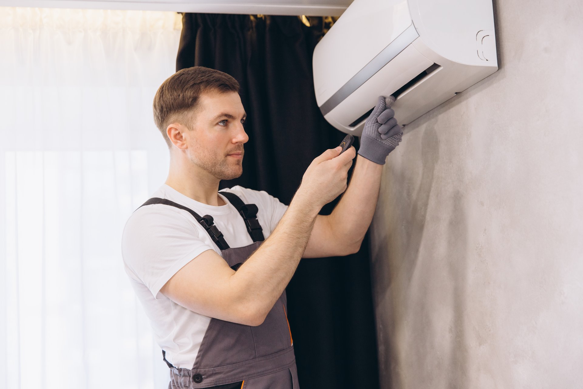 Air conditioning installation technician